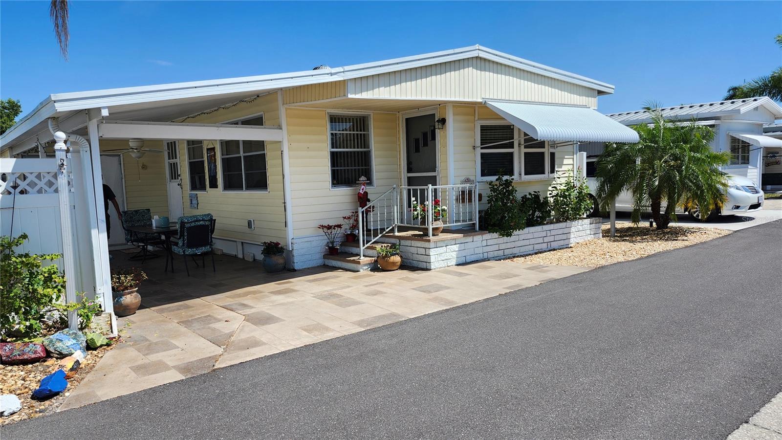 Listing photo id 18 for 2309 17th Street Lane W