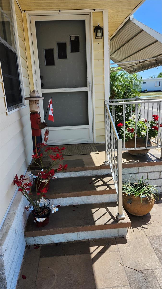 Listing photo id 19 for 2309 17th Street Lane W
