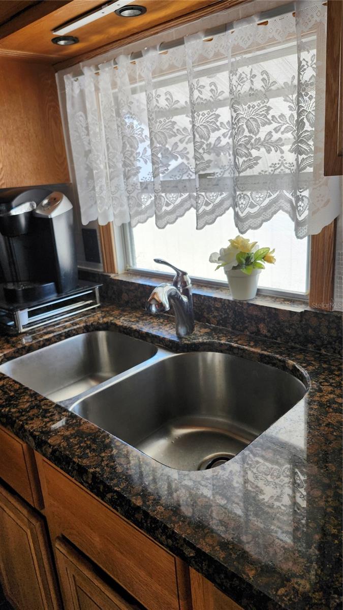 Listing photo id 3 for 2309 17th Street Lane W