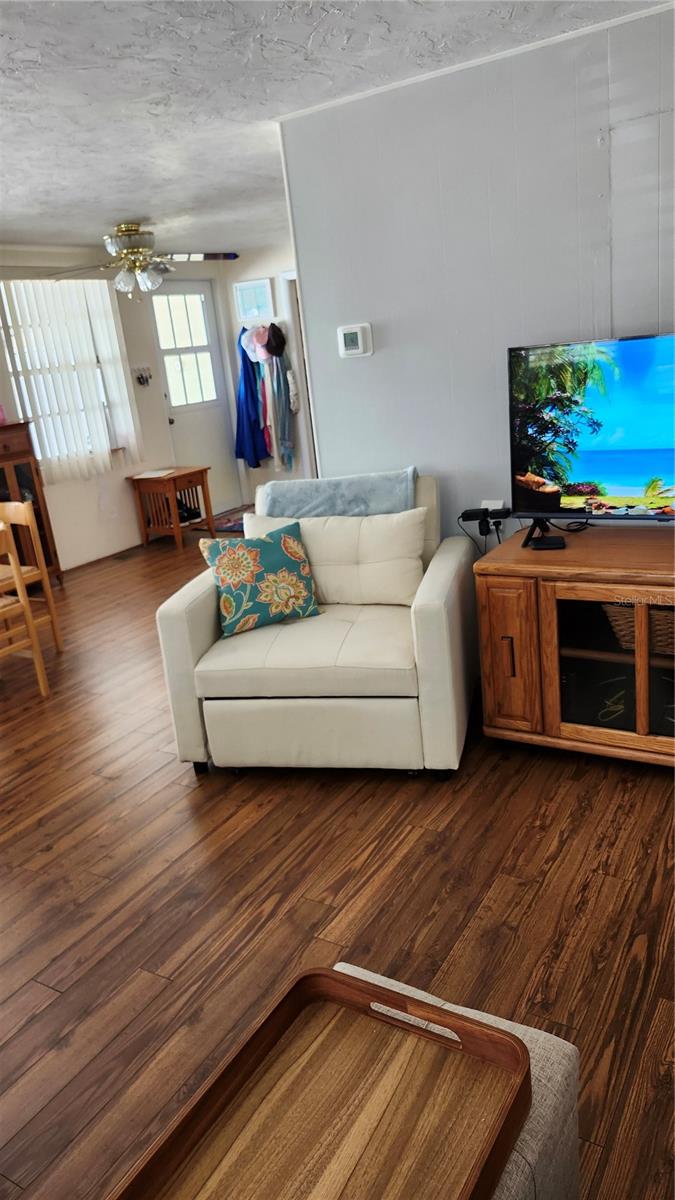 Listing photo id 7 for 2309 17th Street Lane W