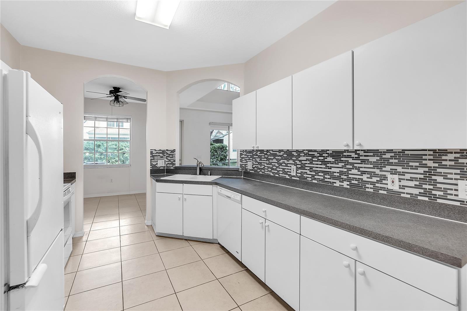 Image 10 of 42 For 6418 Rosefinch Court 103