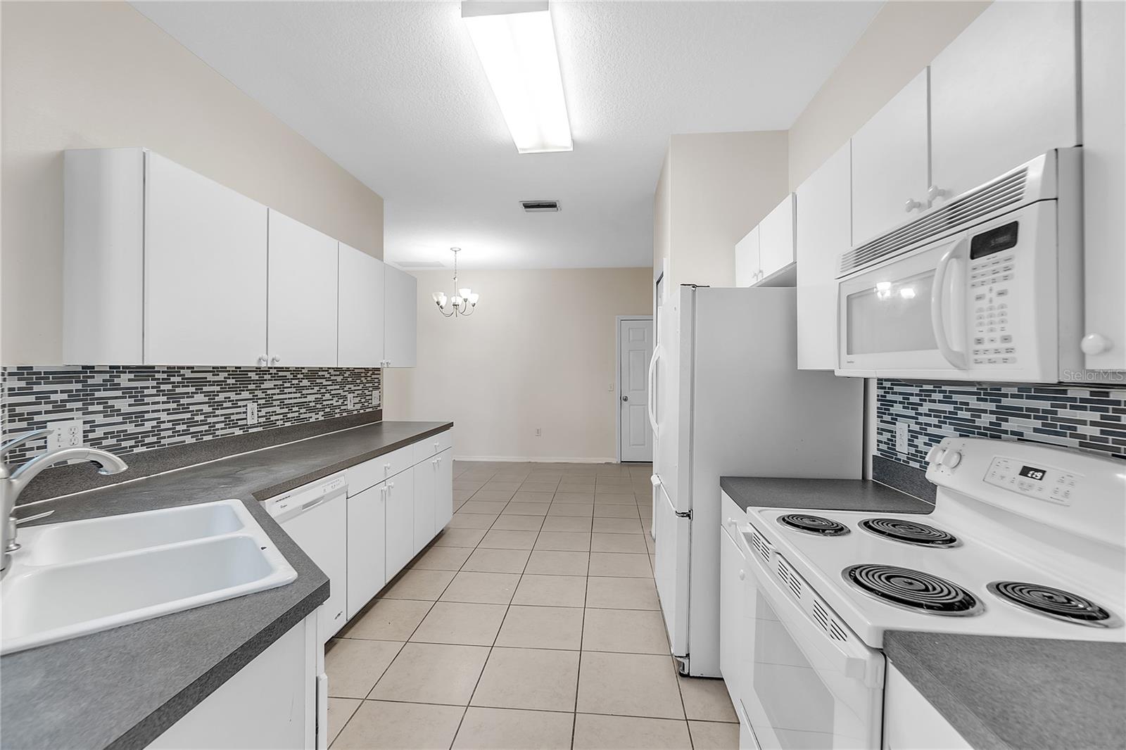 Image 12 of 42 For 6418 Rosefinch Court 103