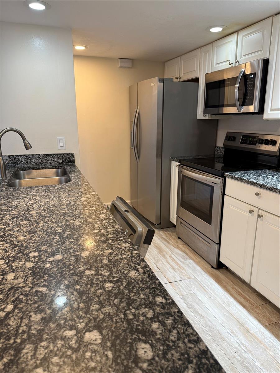 Image 6 of 18 For 940 Byron Court 17c