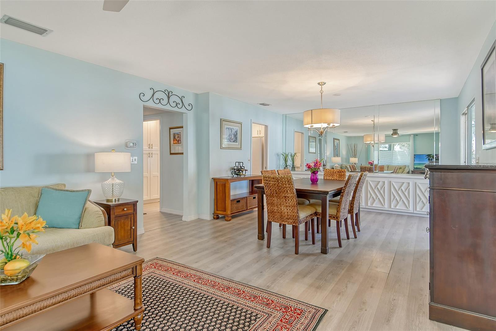 Image 18 of 55 For 2417 Riverbluff Parkway 235