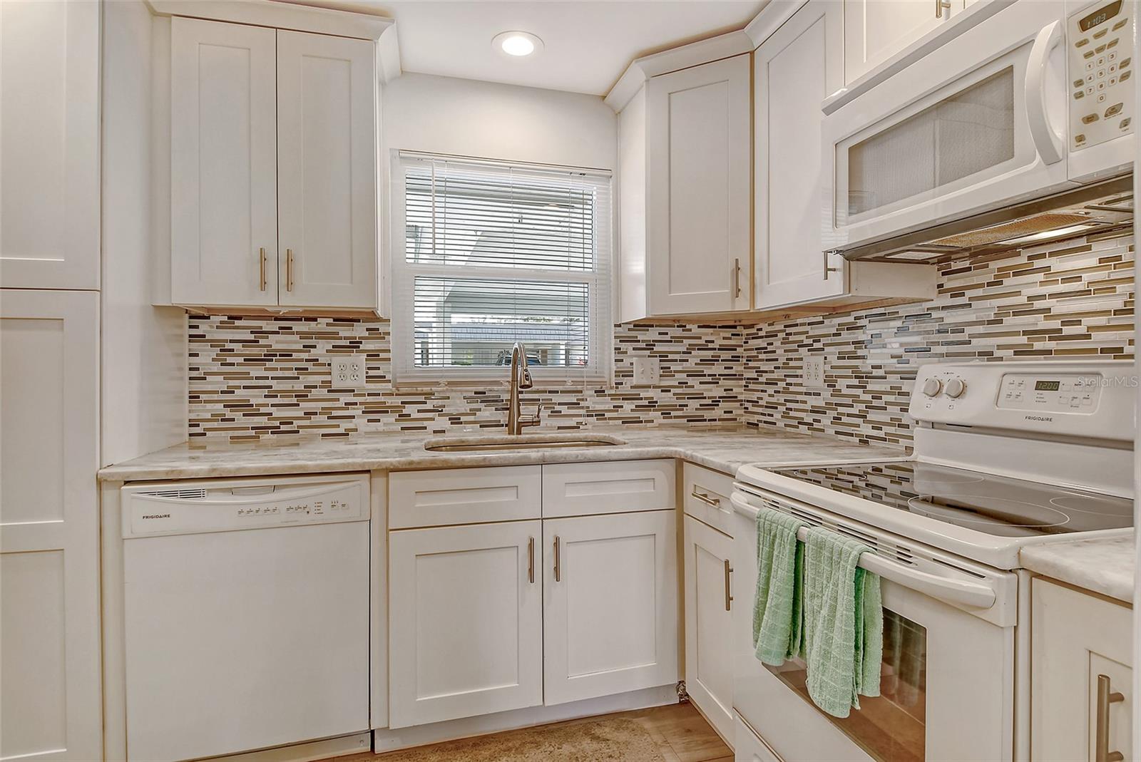 Image 22 of 55 For 2417 Riverbluff Parkway 235