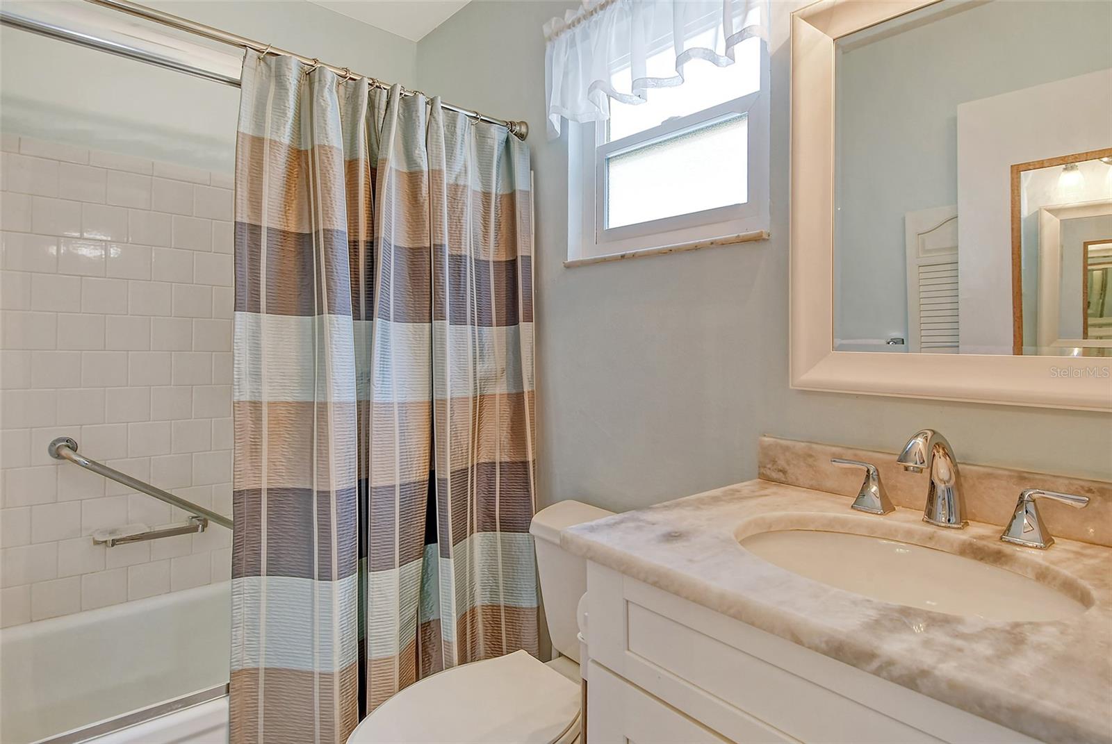 Image 31 of 55 For 2417 Riverbluff Parkway 235