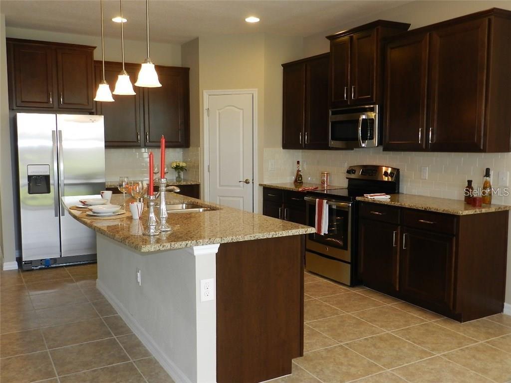 Image 4 of 15 For 2854 Oriole Drive
