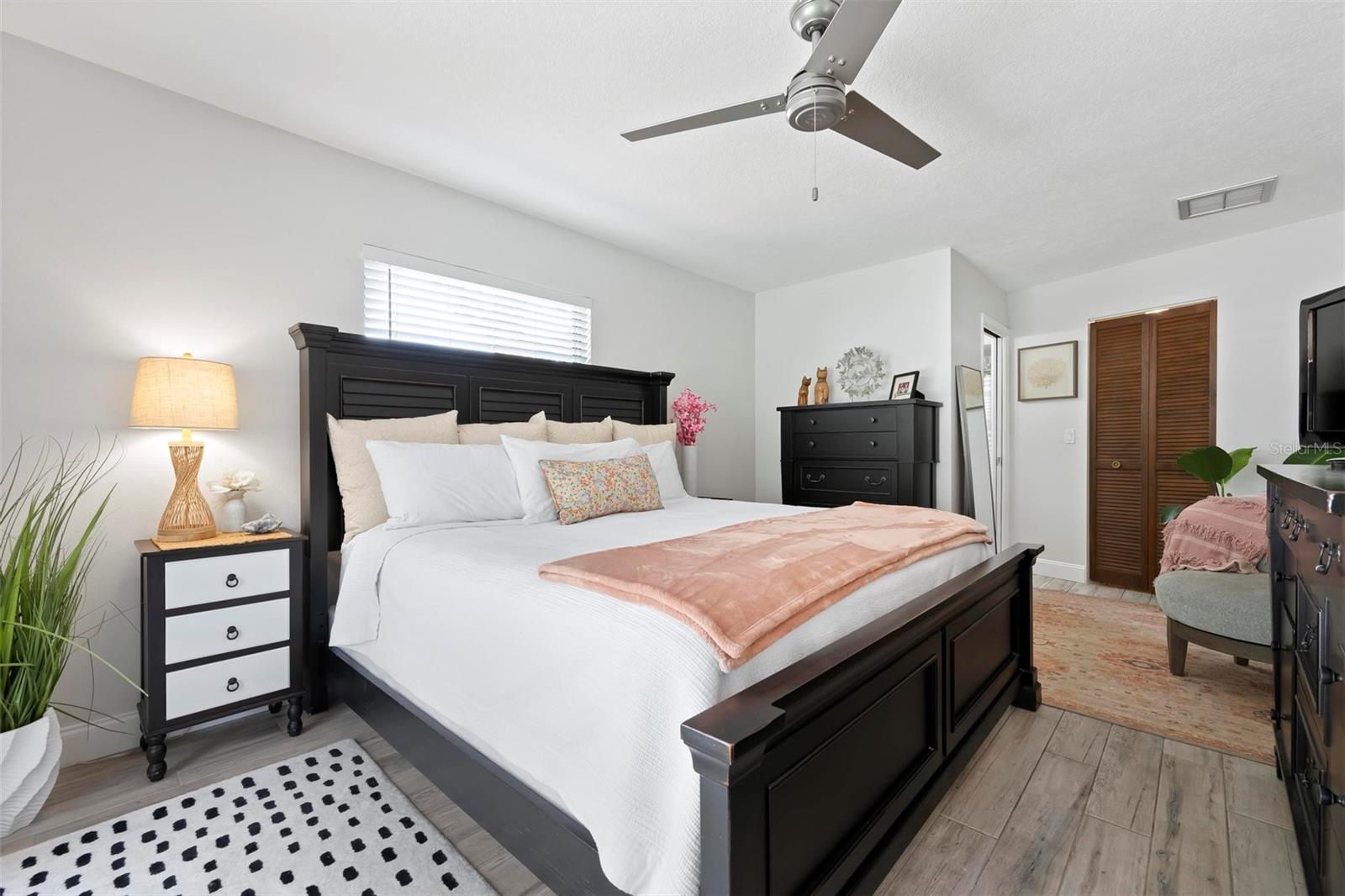 Image 34 of 50 For 6604 23rd Avenue W