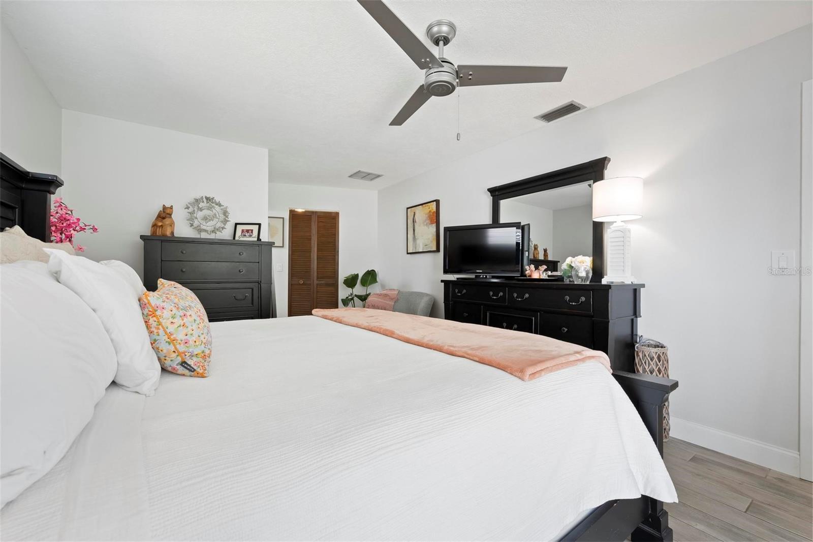Image 35 of 50 For 6604 23rd Avenue W