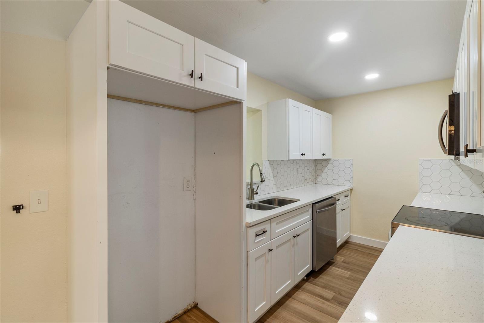 Image 11 of 37 For 4087 Vana Drive