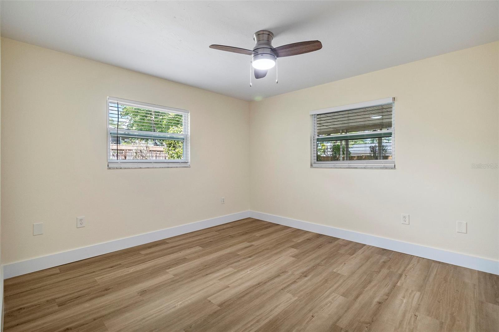 Image 26 of 37 For 4087 Vana Drive