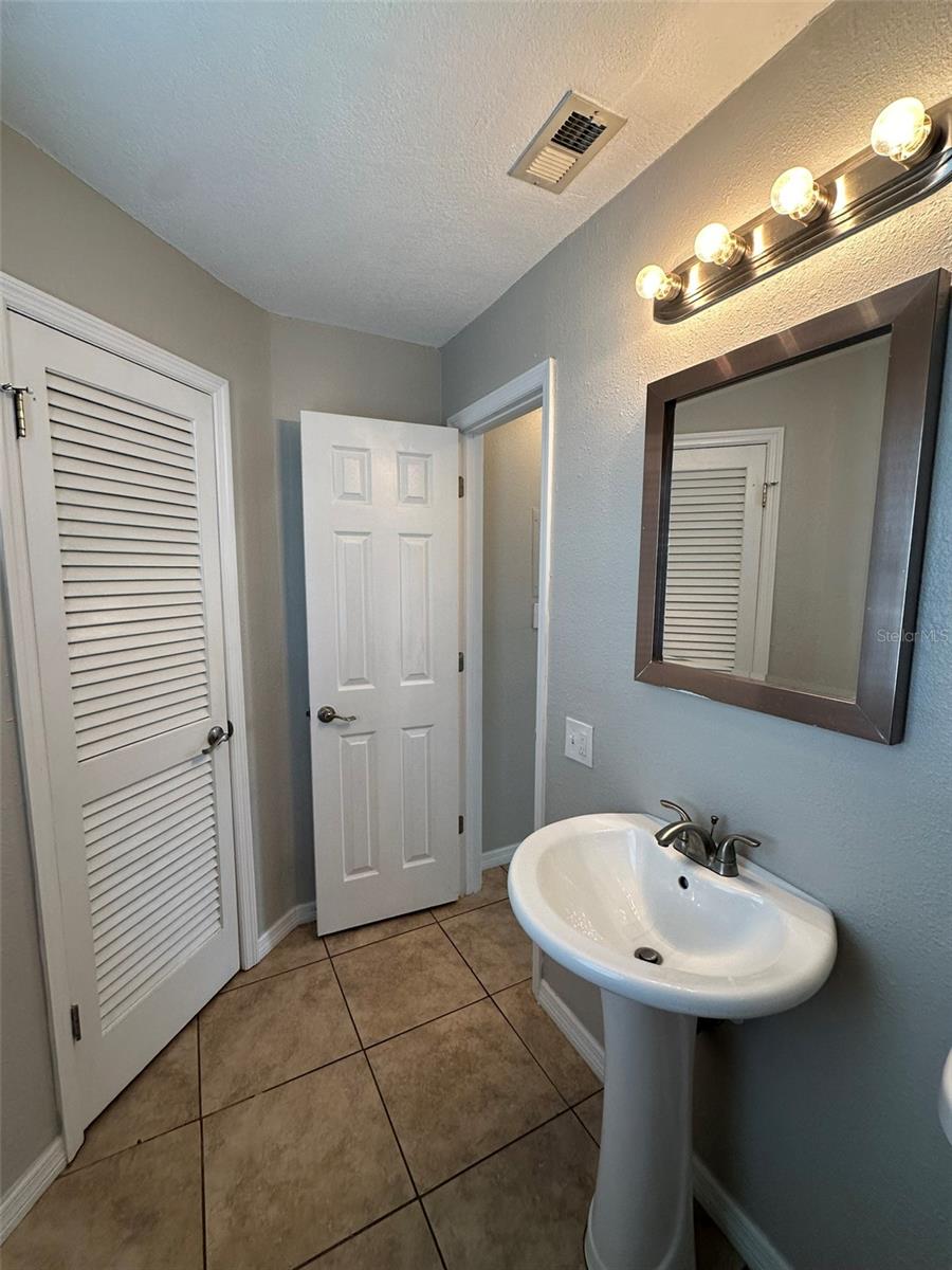 Image 11 of 16 For 4728 Beach Drive Se B