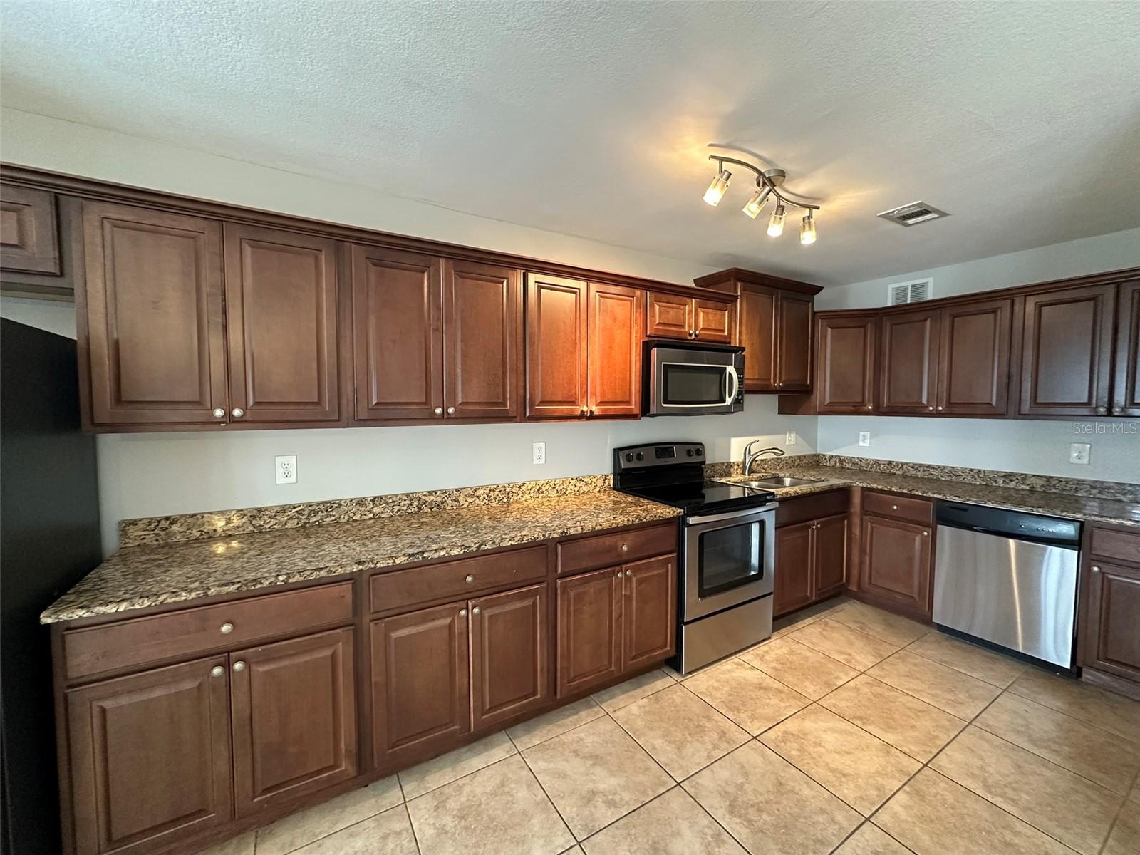 Image 3 of 16 For 4728 Beach Drive Se B
