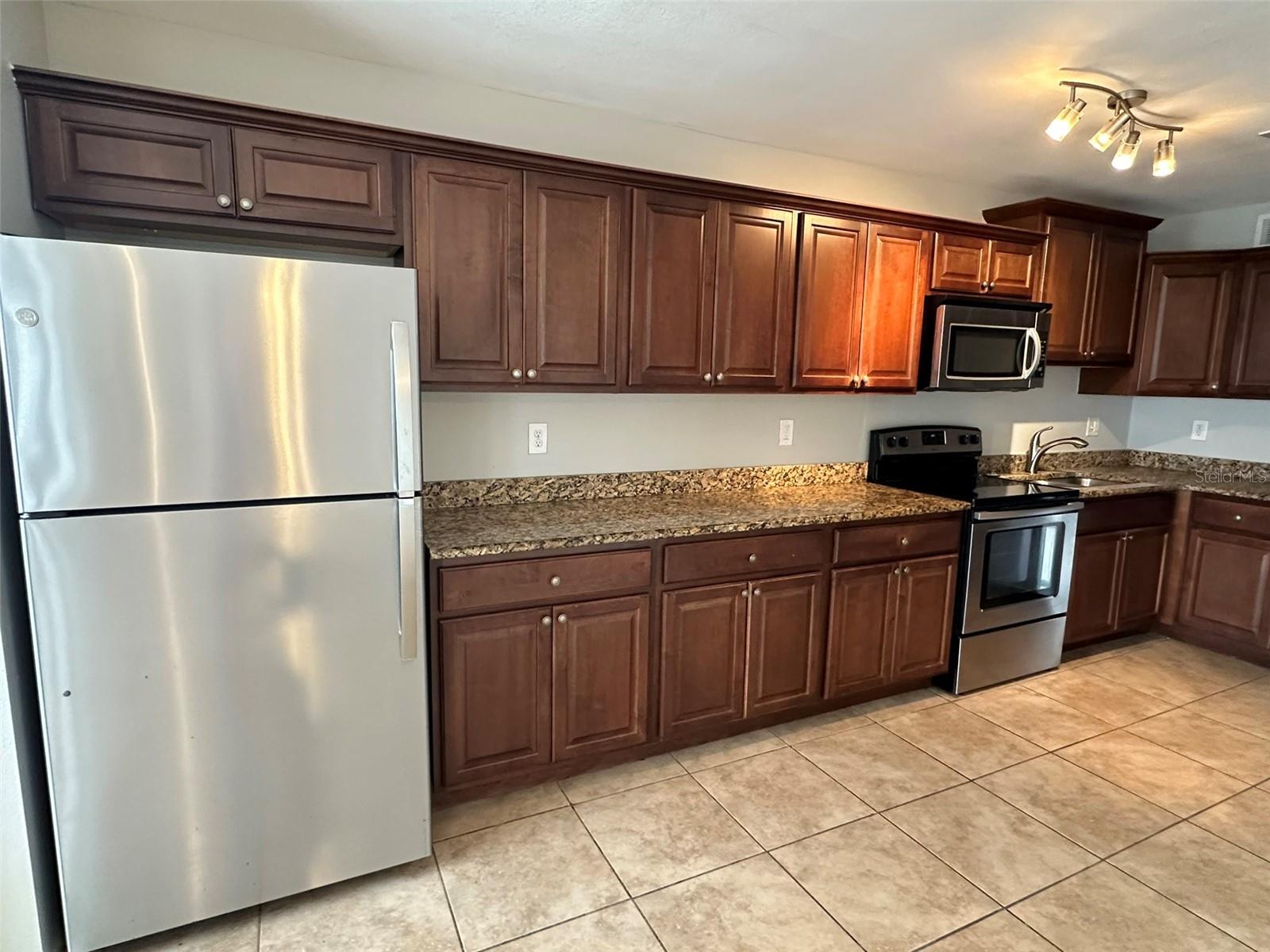 Image 5 of 16 For 4728 Beach Drive Se B
