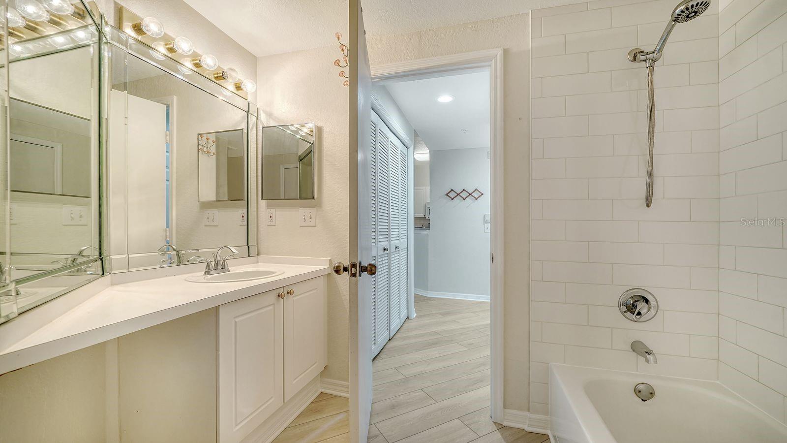 Image 21 of 37 For 5180 Northridge Road 107