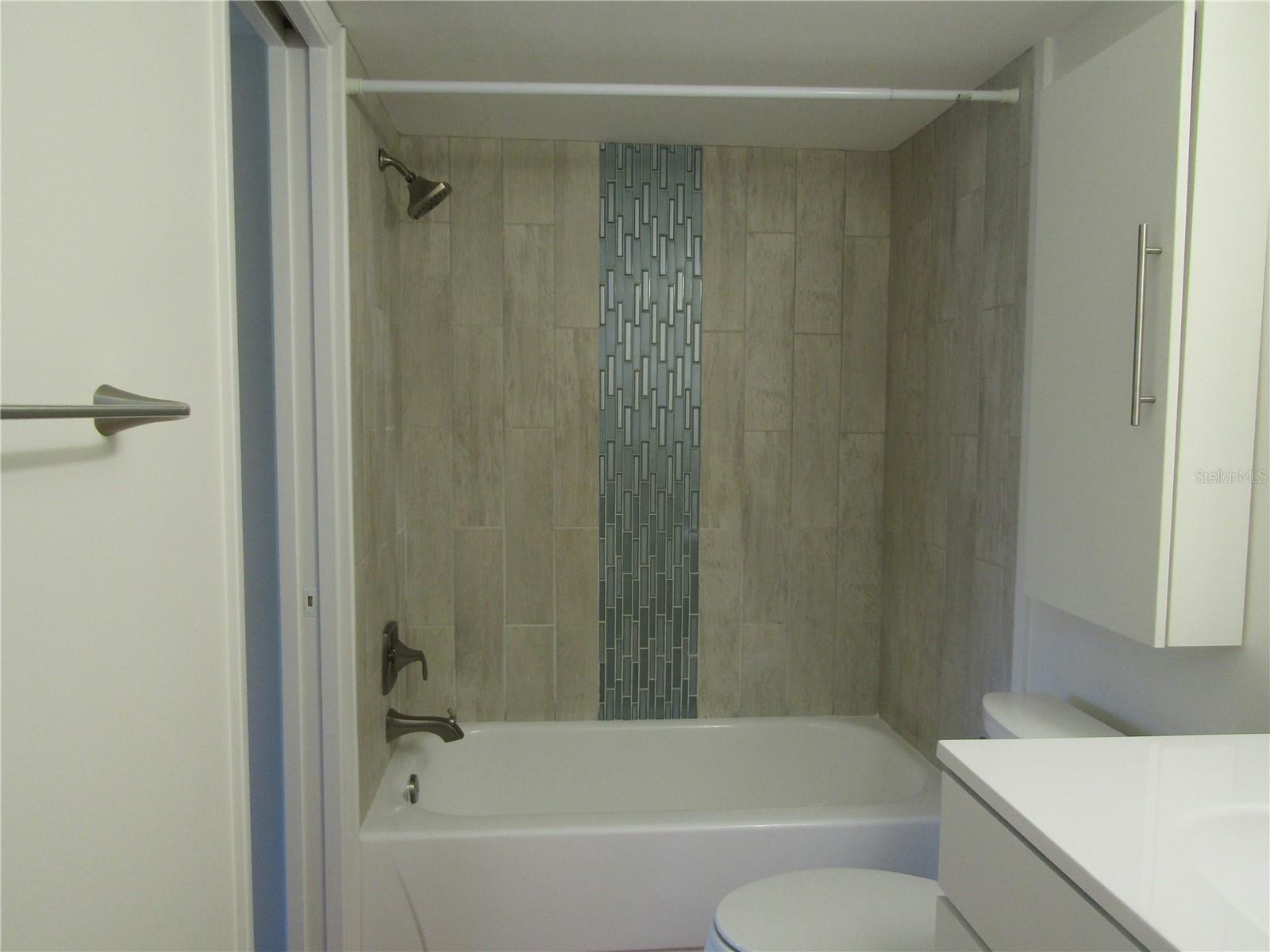 Image 18 of 20 For 5715 Gardens Drive 102