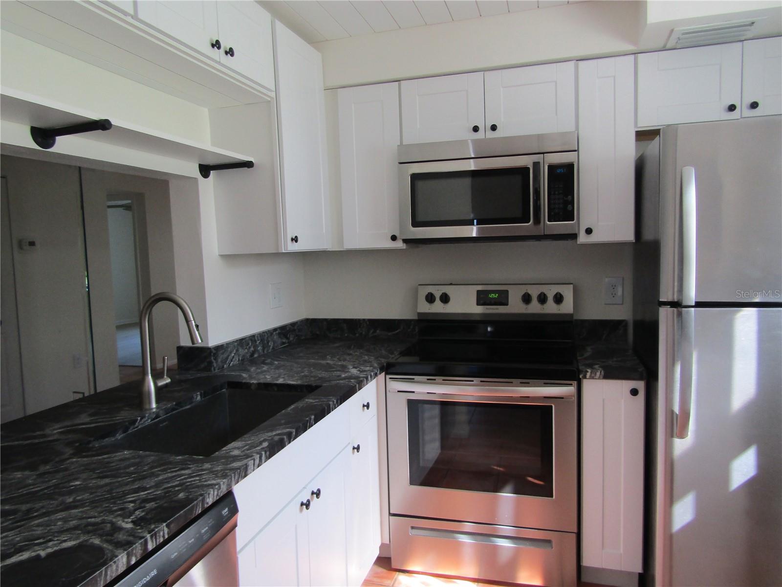 Image 6 of 20 For 5715 Gardens Drive 102