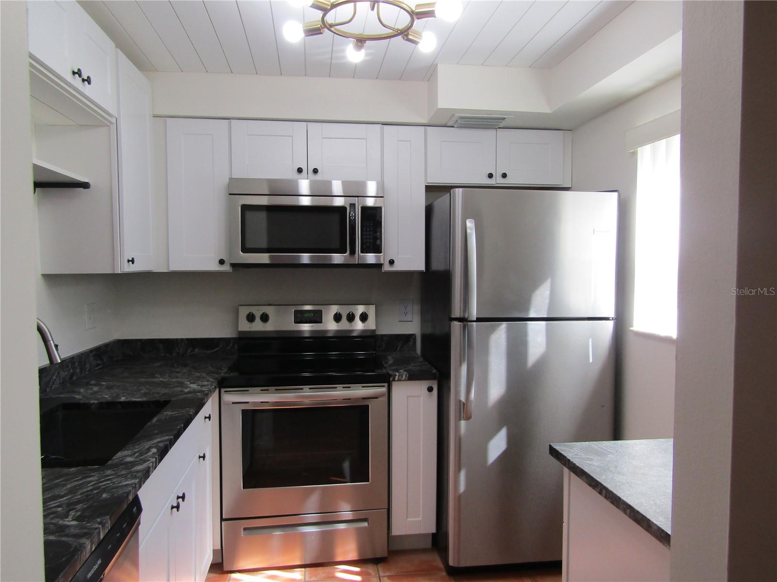 Image 8 of 20 For 5715 Gardens Drive 102