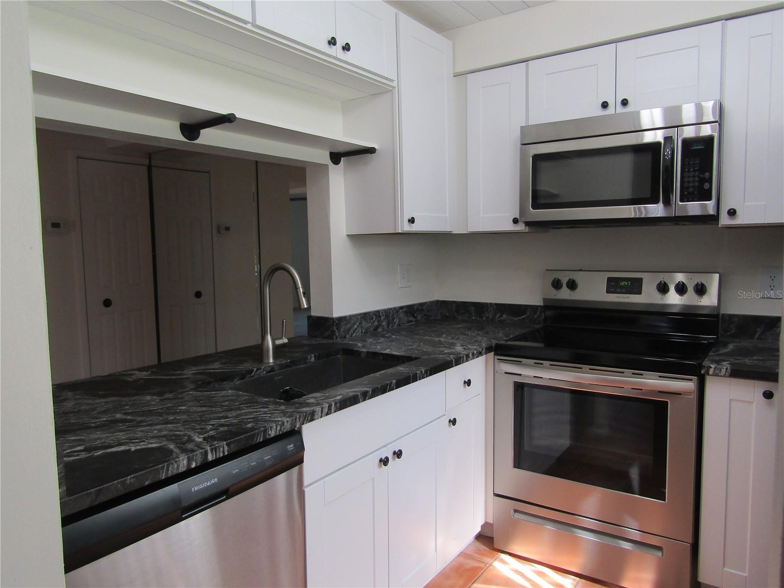 Image 9 of 20 For 5715 Gardens Drive 102