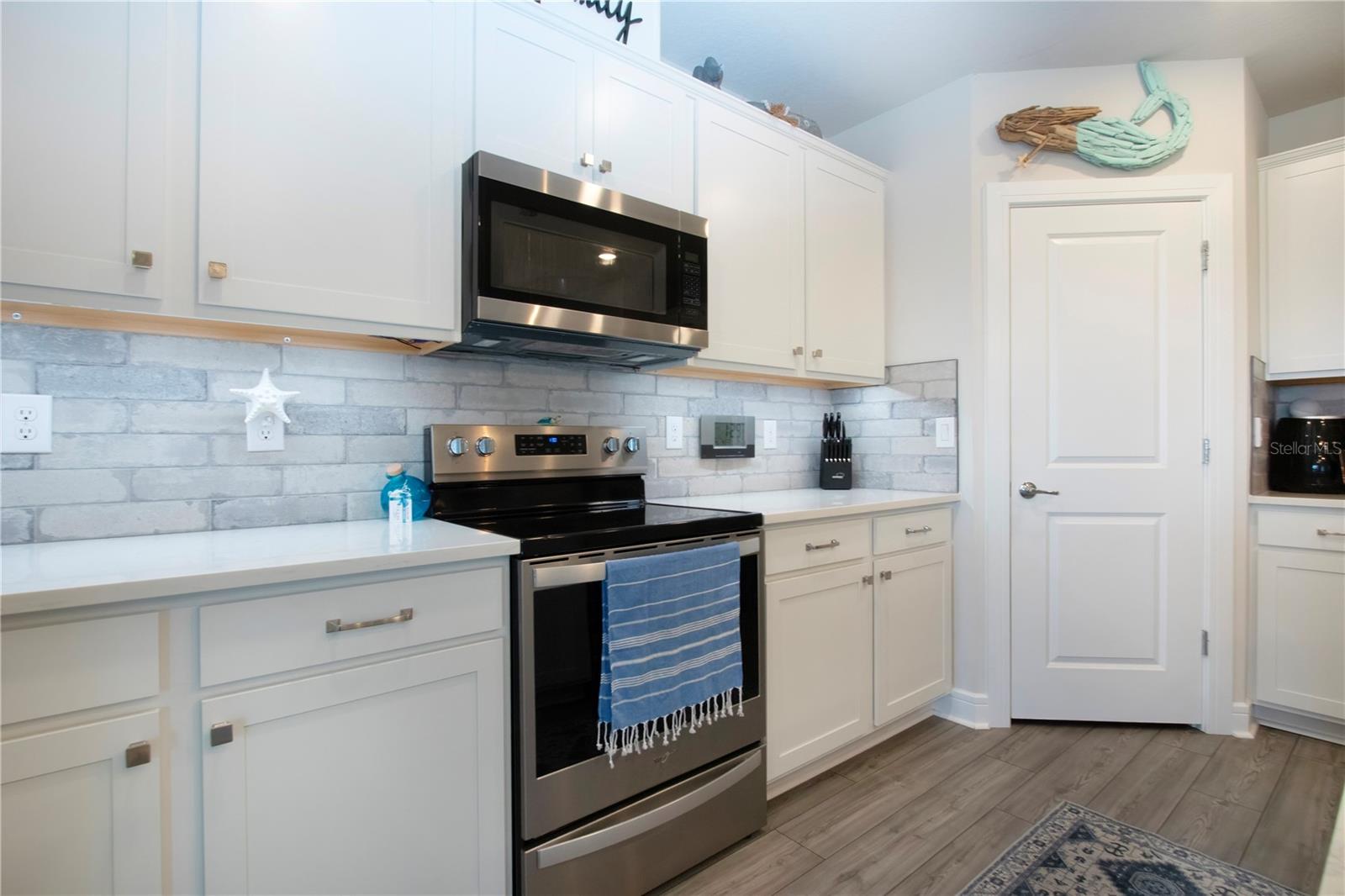 Image 22 of 73 For 8232 Reefbay Cove