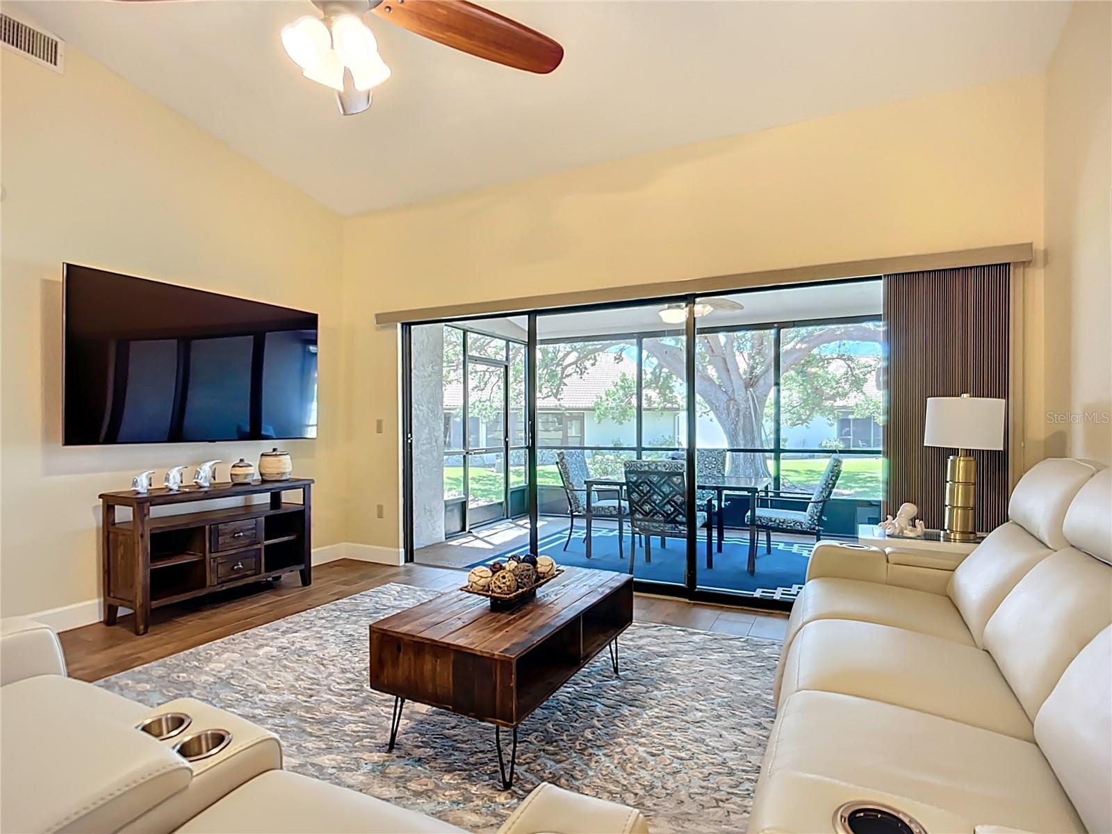 Image 32 of 67 For 892 Country Club Circle 50