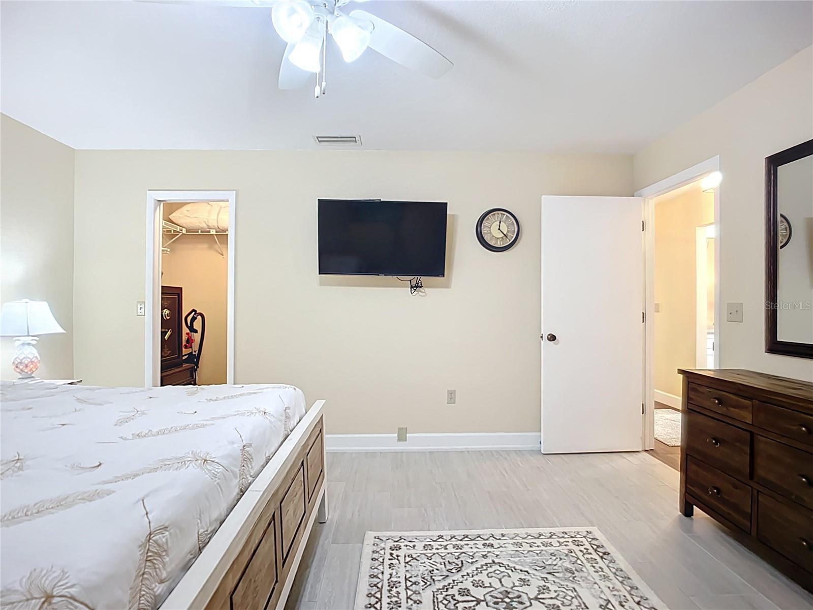Image 48 of 67 For 892 Country Club Circle 50