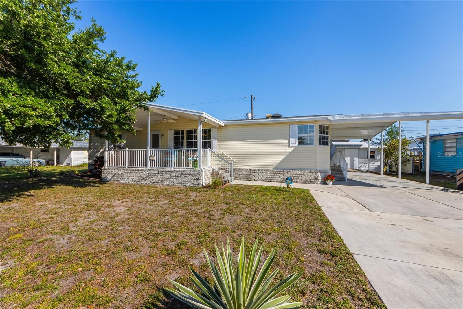 Image 3 of 25 For 917 50th Avenue Terrace W