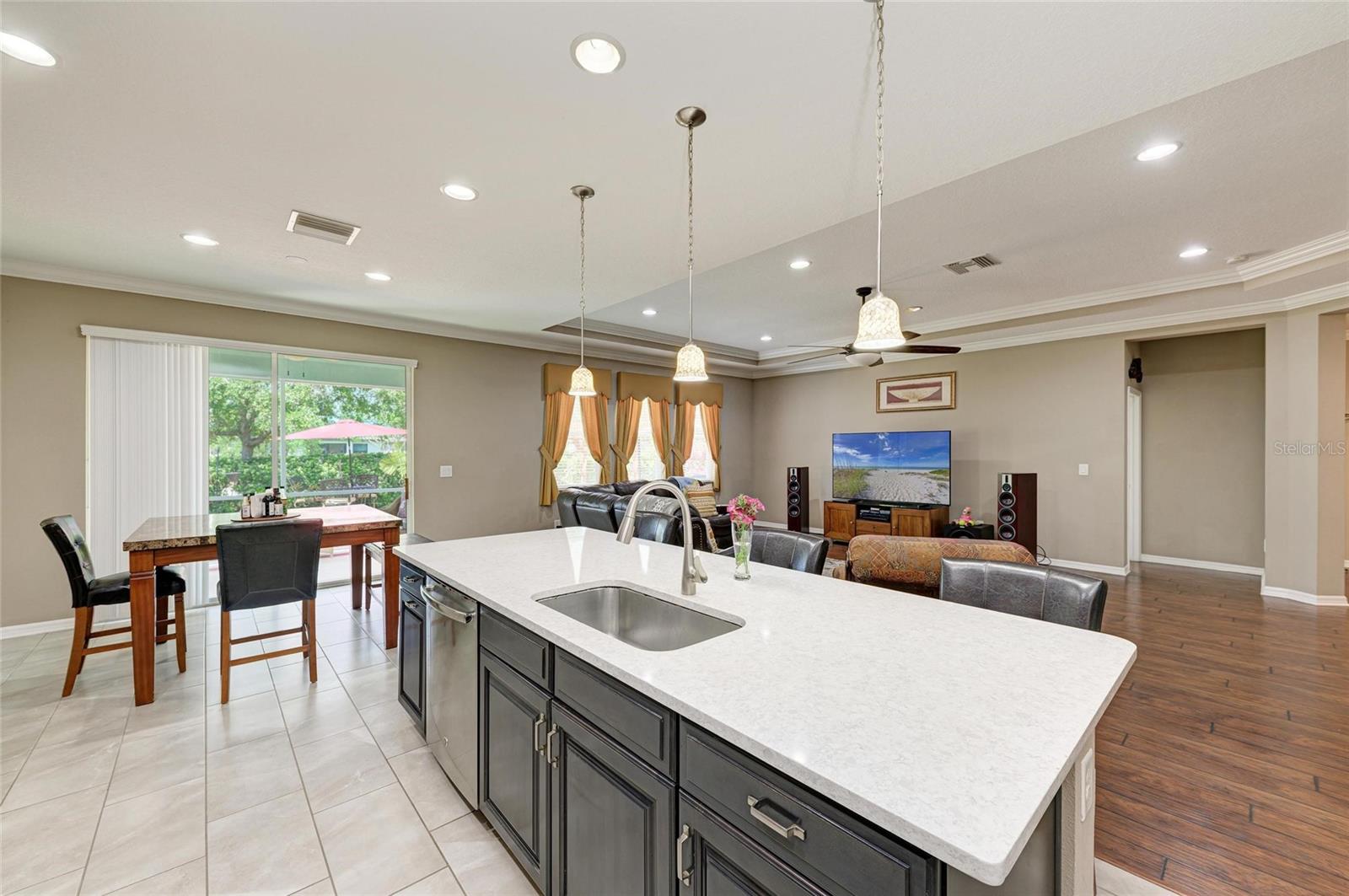 Image 17 of 56 For 736 Rosemary Circle
