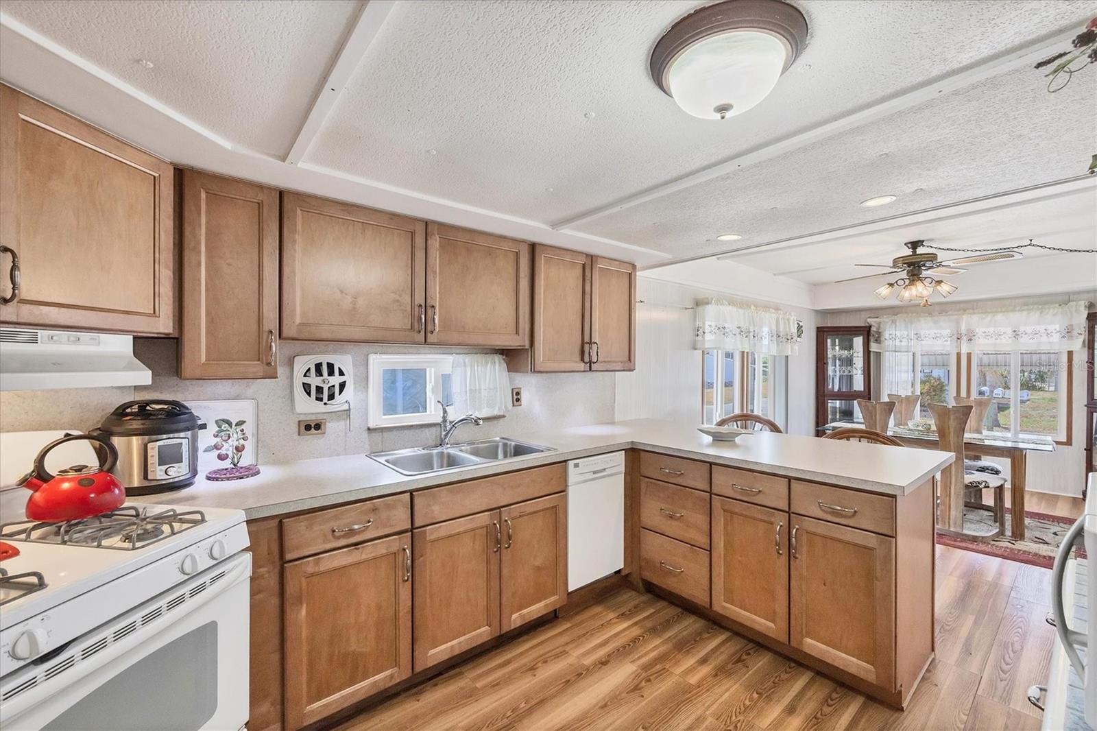 Image 17 of 52 For 10315 Cortez Road W 24h