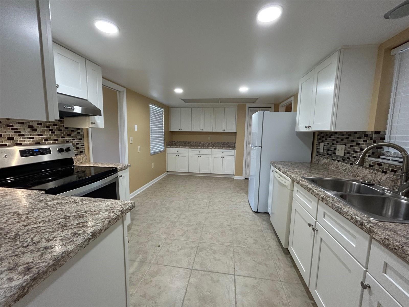 Image 16 of 48 For 6912 10th Avenue W