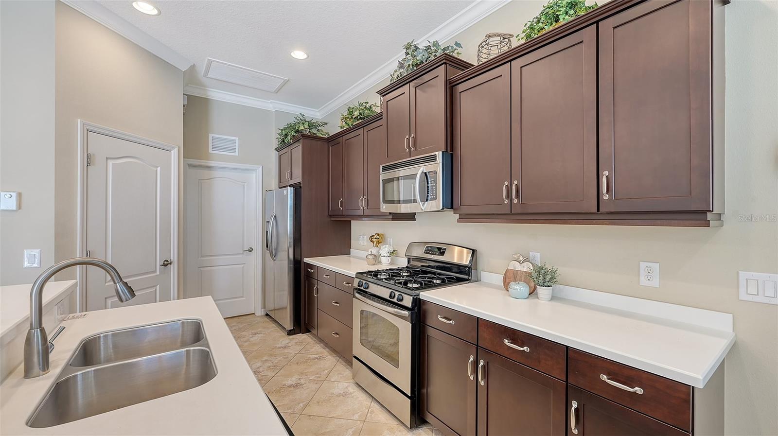 Image 27 of 75 For 14350 Stirling Drive