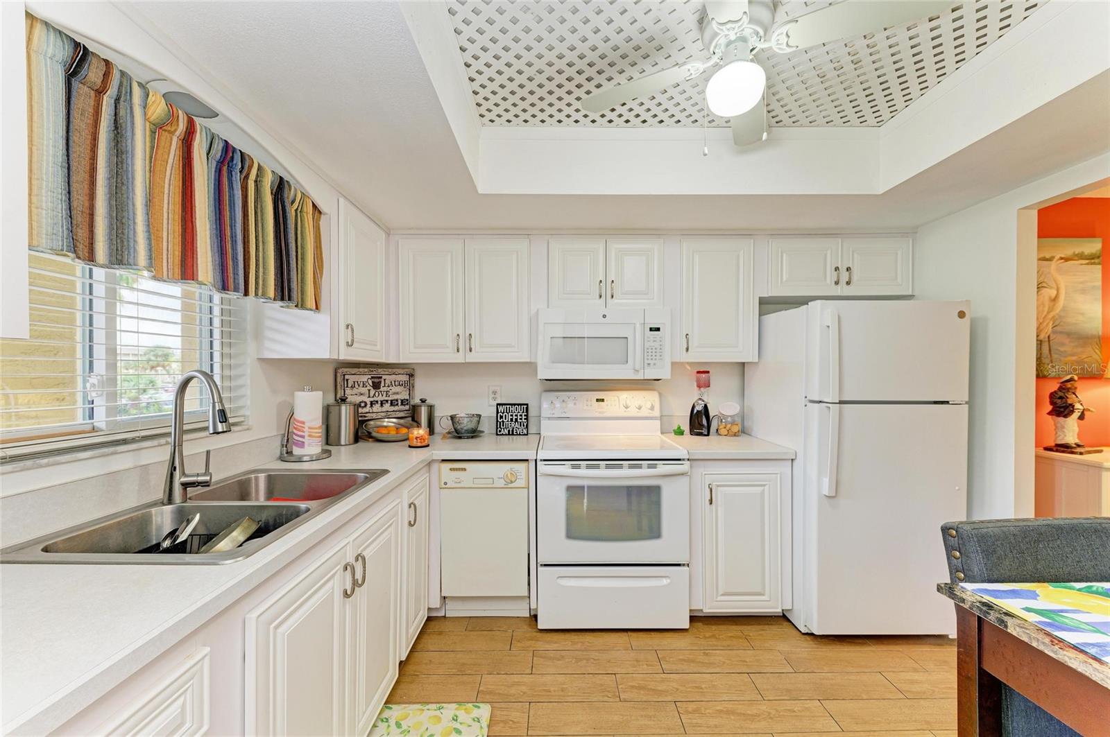 Image 10 of 42 For 3562 Lake Bayshore Drive K-202