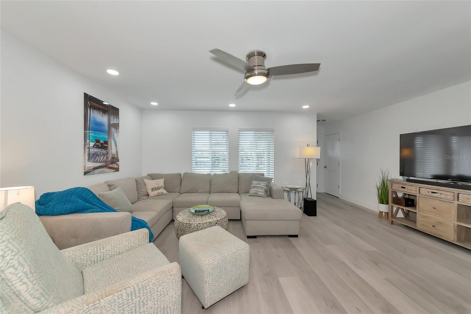 Image 14 of 76 For 8152 Seashell Street
