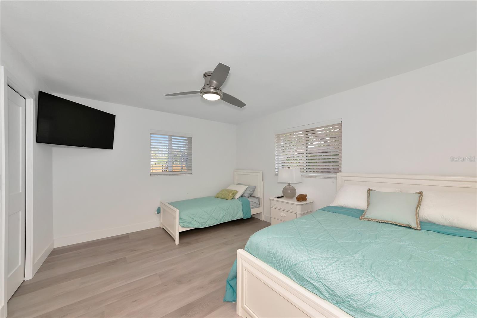 Image 23 of 76 For 8152 Seashell Street