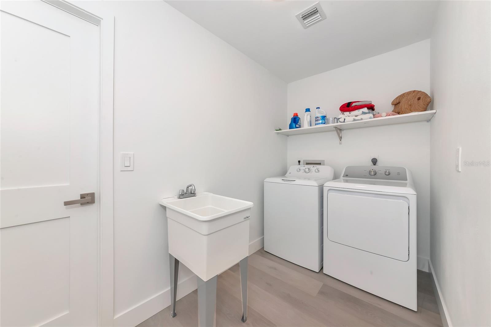 Image 37 of 76 For 8152 Seashell Street