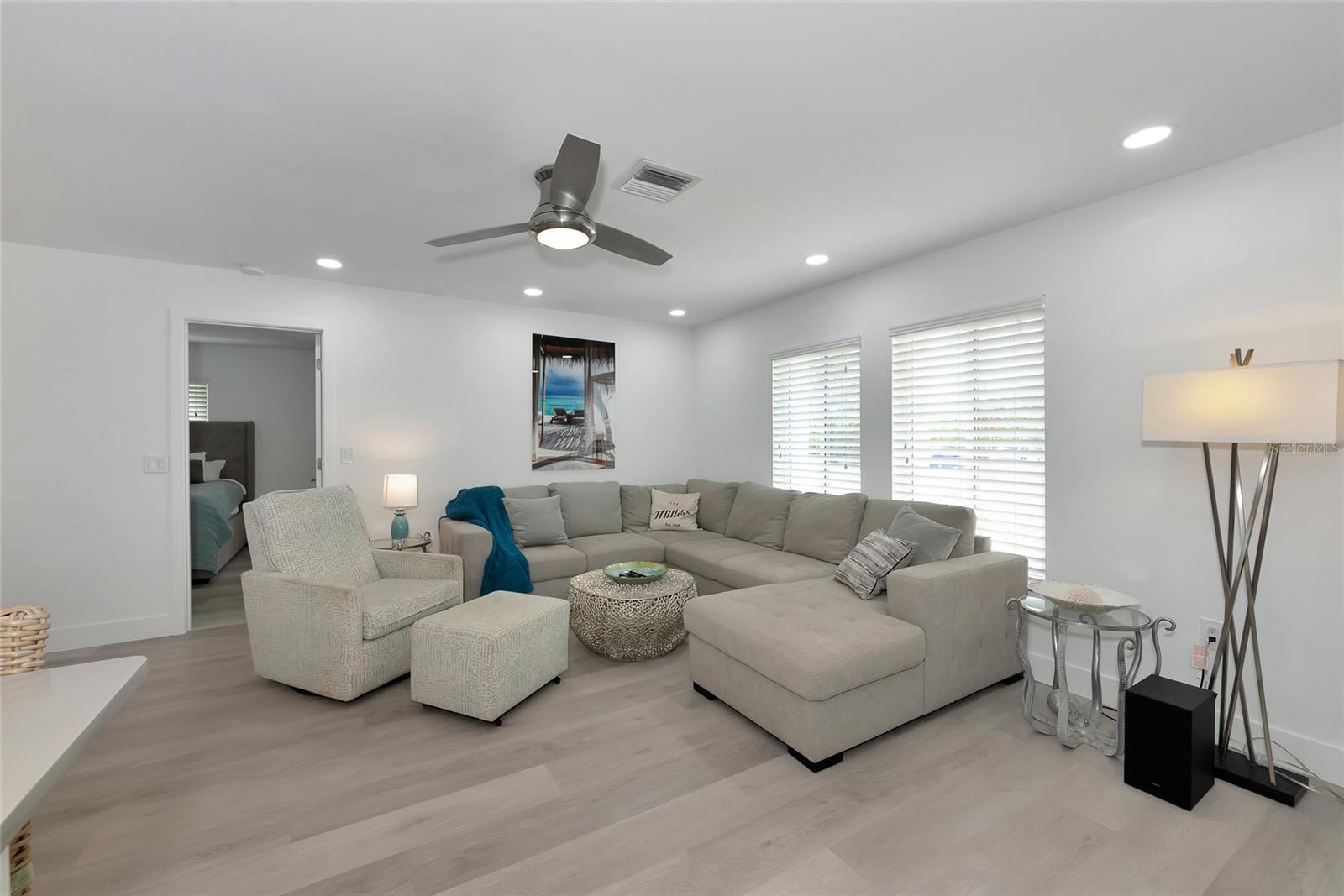 Image 6 of 76 For 8152 Seashell Street