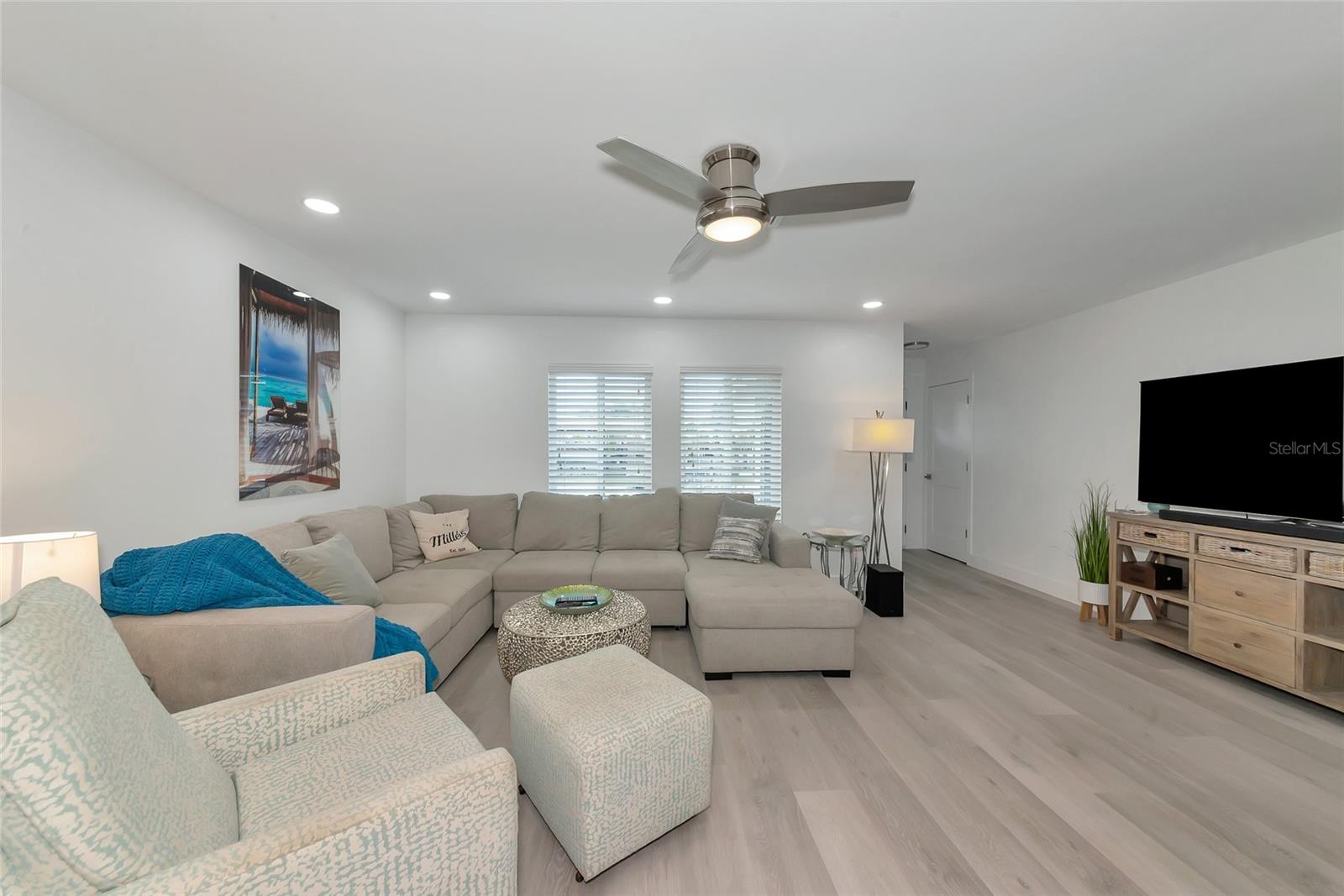 Image 7 of 76 For 8152 Seashell Street