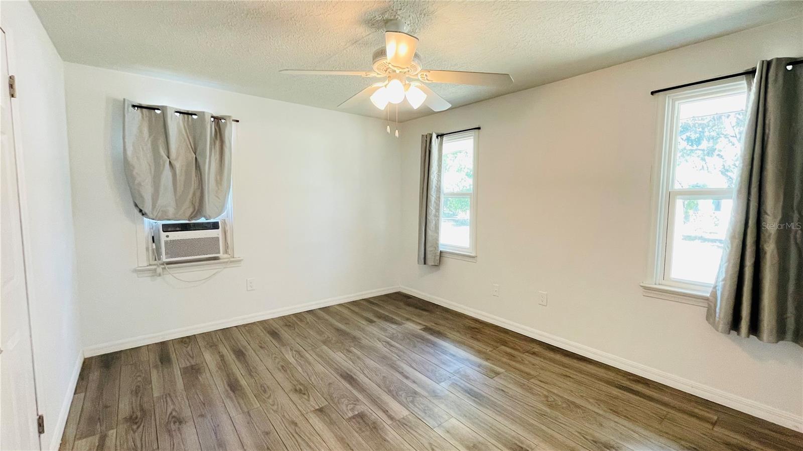 Image 15 of 29 For 1028 36th Avenue E