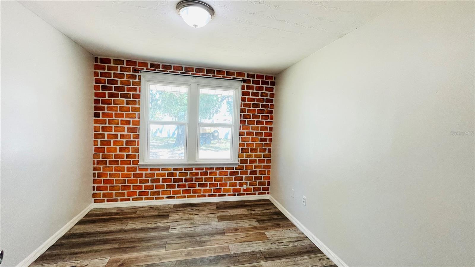 Image 18 of 29 For 1028 36th Avenue E