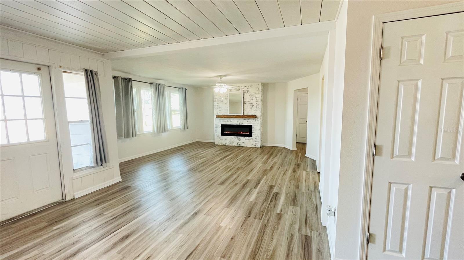 Image 5 of 29 For 1028 36th Avenue E