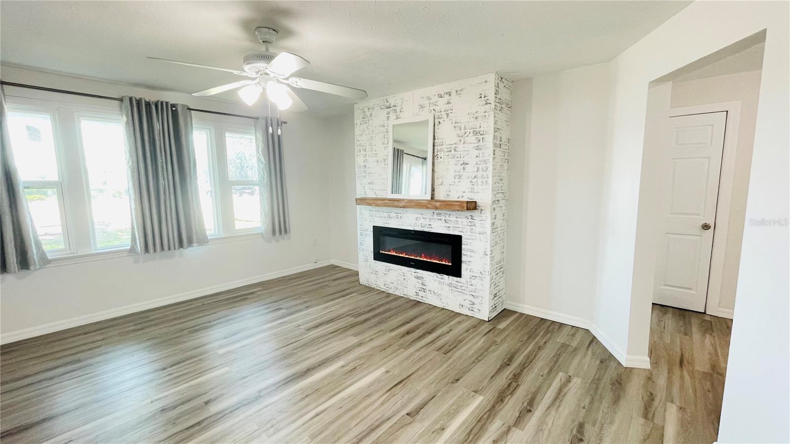 Image 7 of 29 For 1028 36th Avenue E