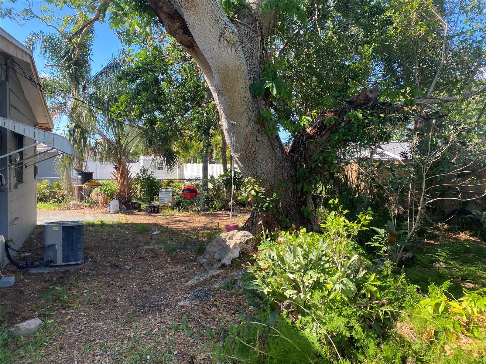Image 17 of 20 For 6324 Case Avenue