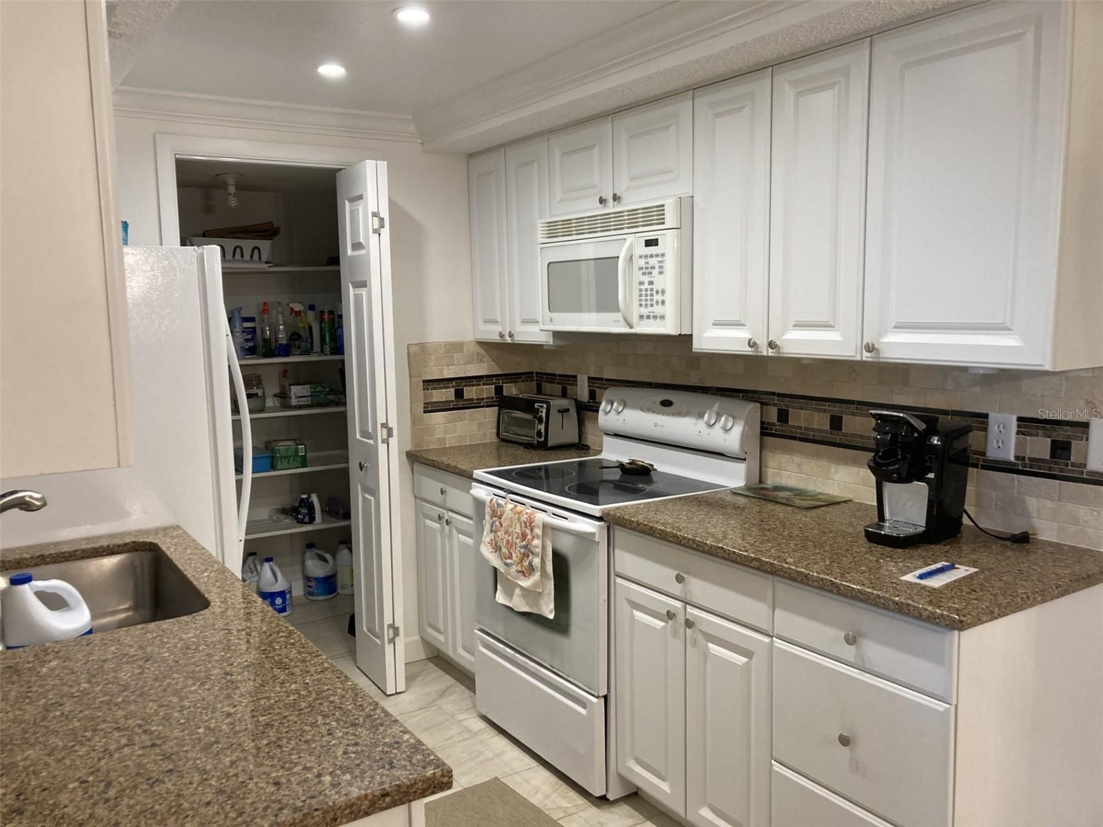 Image 11 of 23 For 6116 43rd Street W 101d