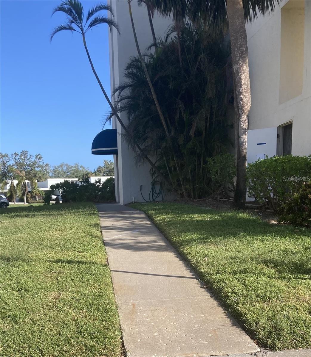 Image 3 of 23 For 6116 43rd Street W 101d