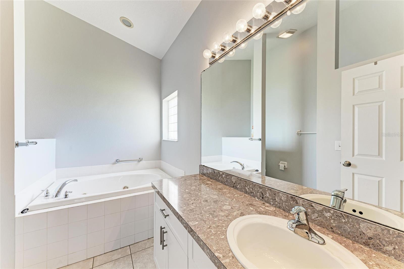 Image 27 of 48 For 1603 21st Avenue W