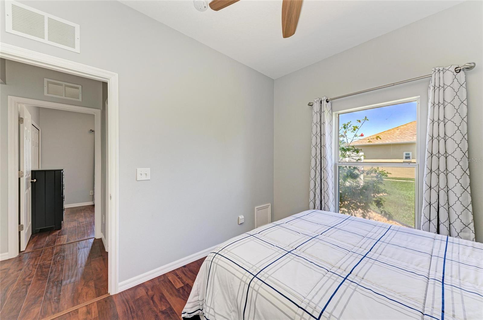 Image 35 of 48 For 1603 21st Avenue W