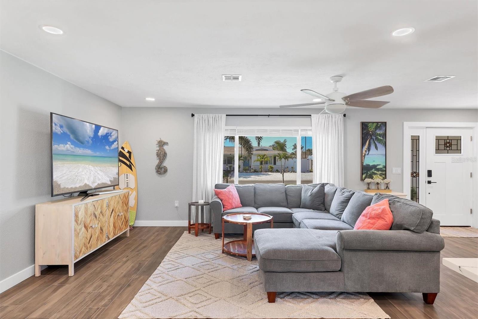 Image 11 of 56 For 10304 Sandpiper Road W