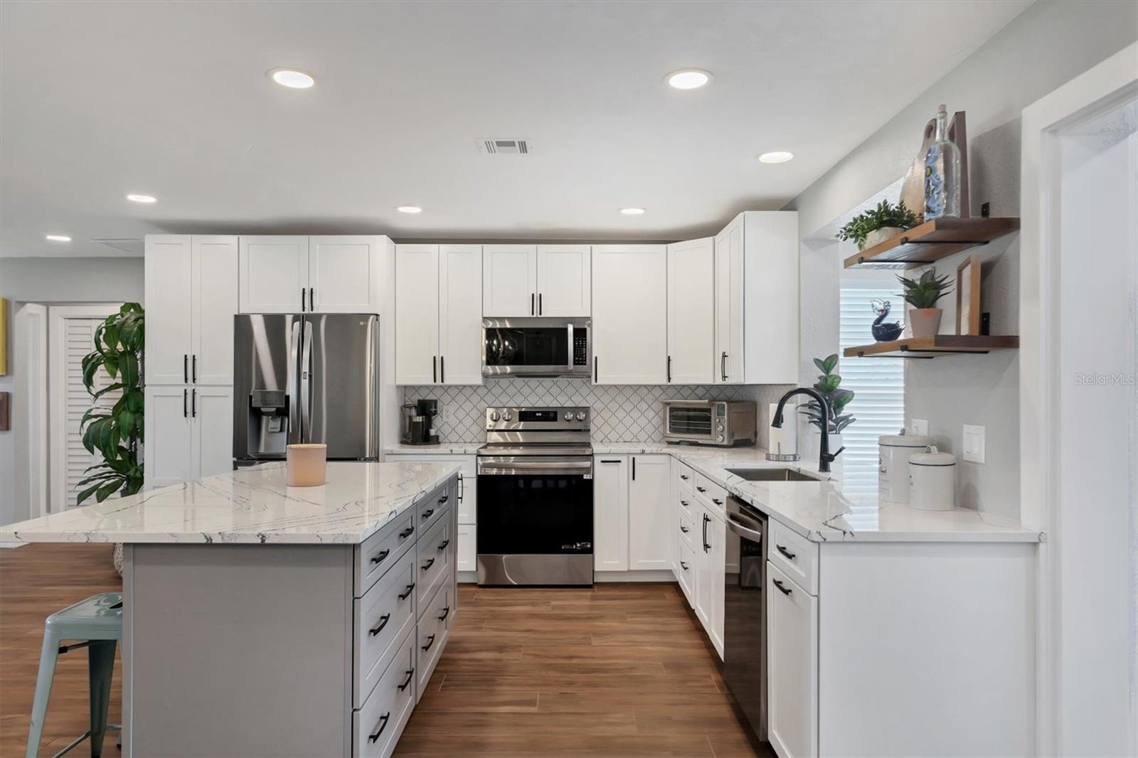 Image 17 of 56 For 10304 Sandpiper Road W