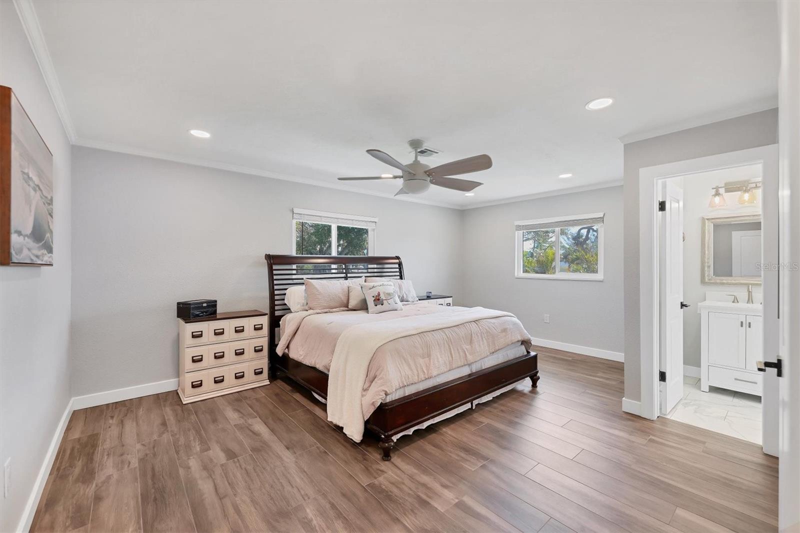 Image 28 of 56 For 10304 Sandpiper Road W