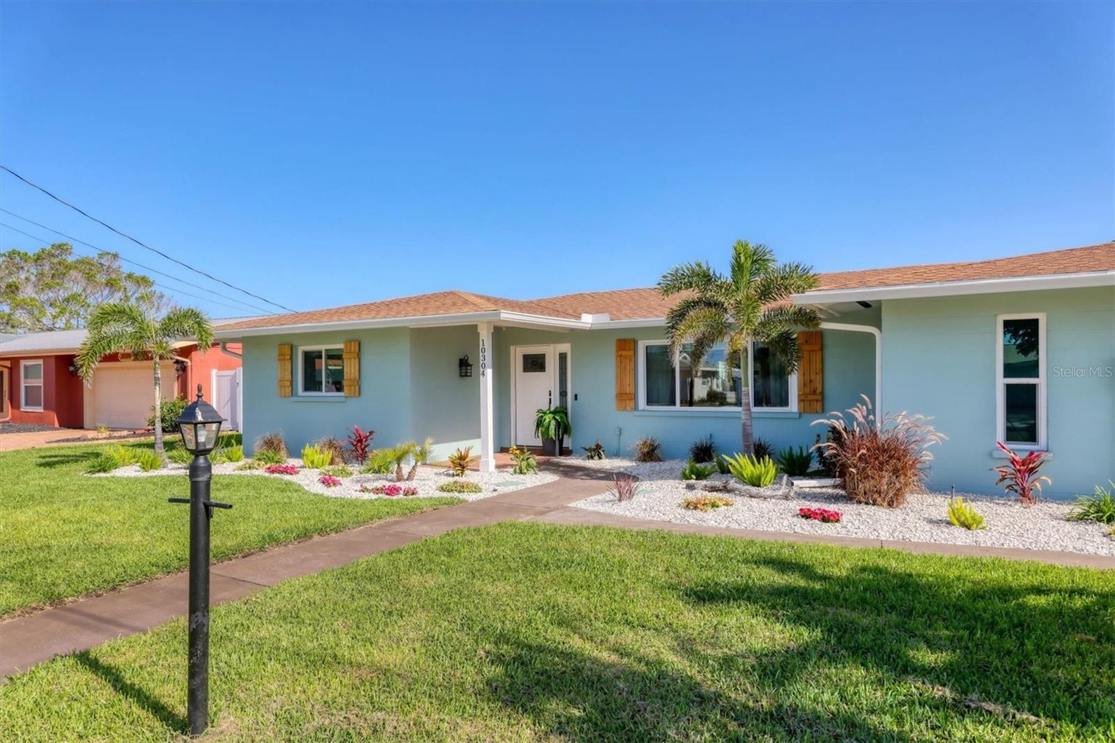 Image 4 of 56 For 10304 Sandpiper Road W